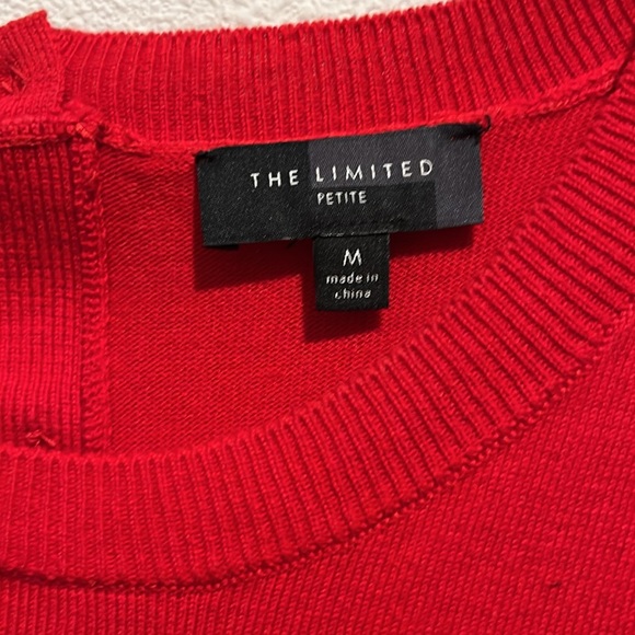 Red short sleeved sweater. - Picture 3 of 4